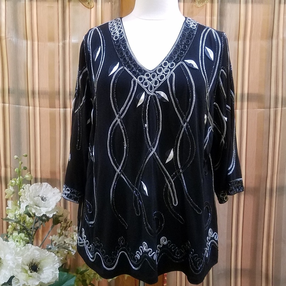 💖Absolutely Stunning! Black Top w Ribbon & Piping
